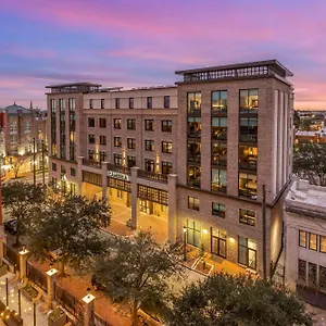 https://cambria-hotel-savannah-downtown-historic-district.top-hotels-in-savannah.com